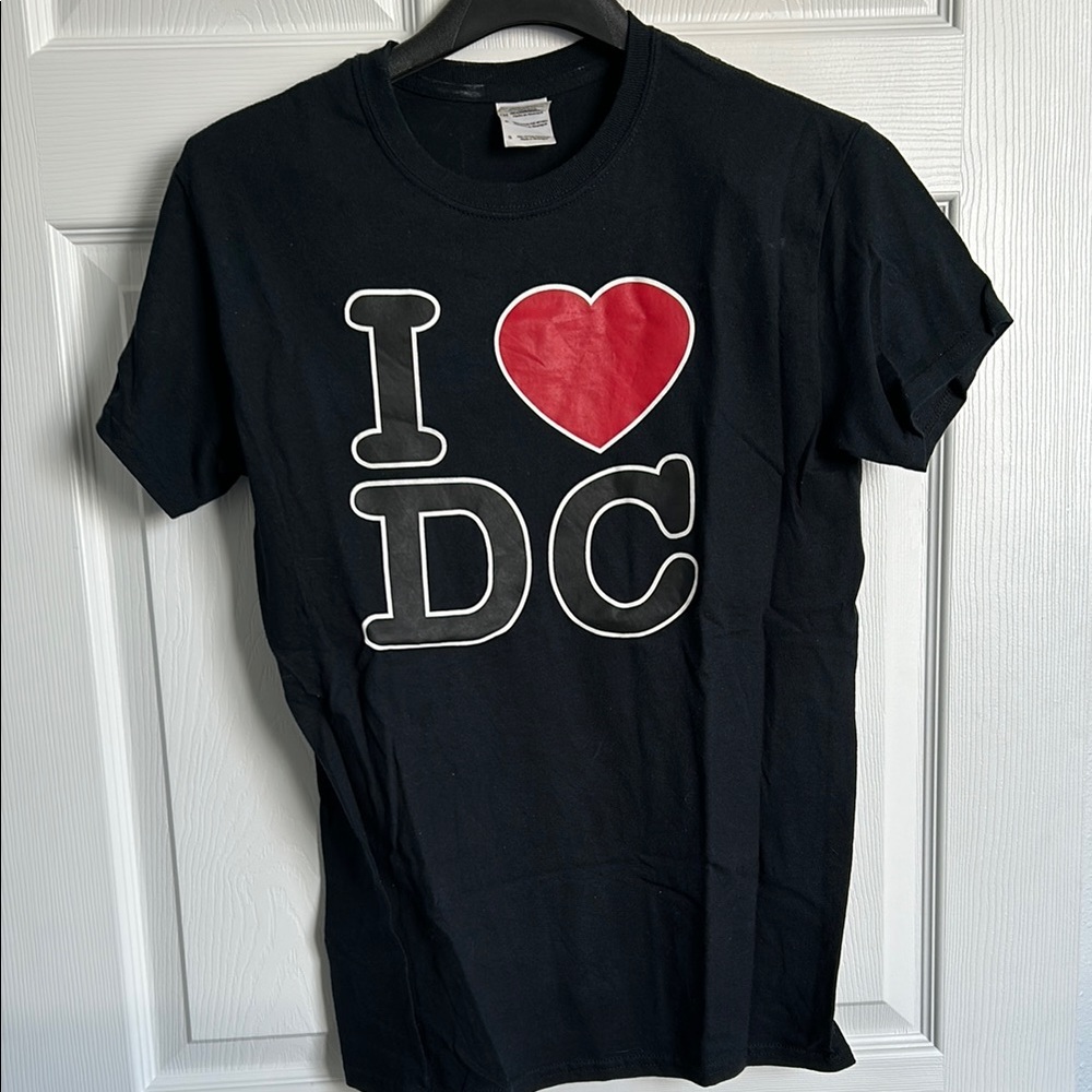 ‼️free with purchase‼️100% Cotton I ❤️ Heart DC Black Short Sleeve Graphic Tee